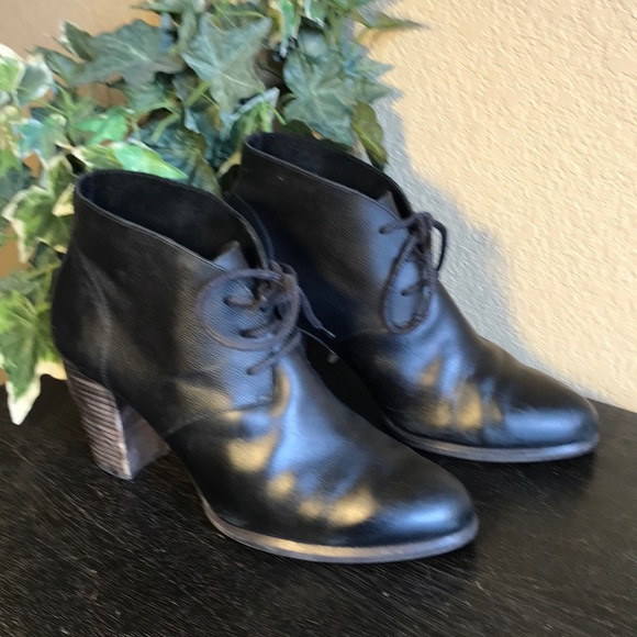 UGG Black Leather Mackie Platform Boots - Picture 4 of 8